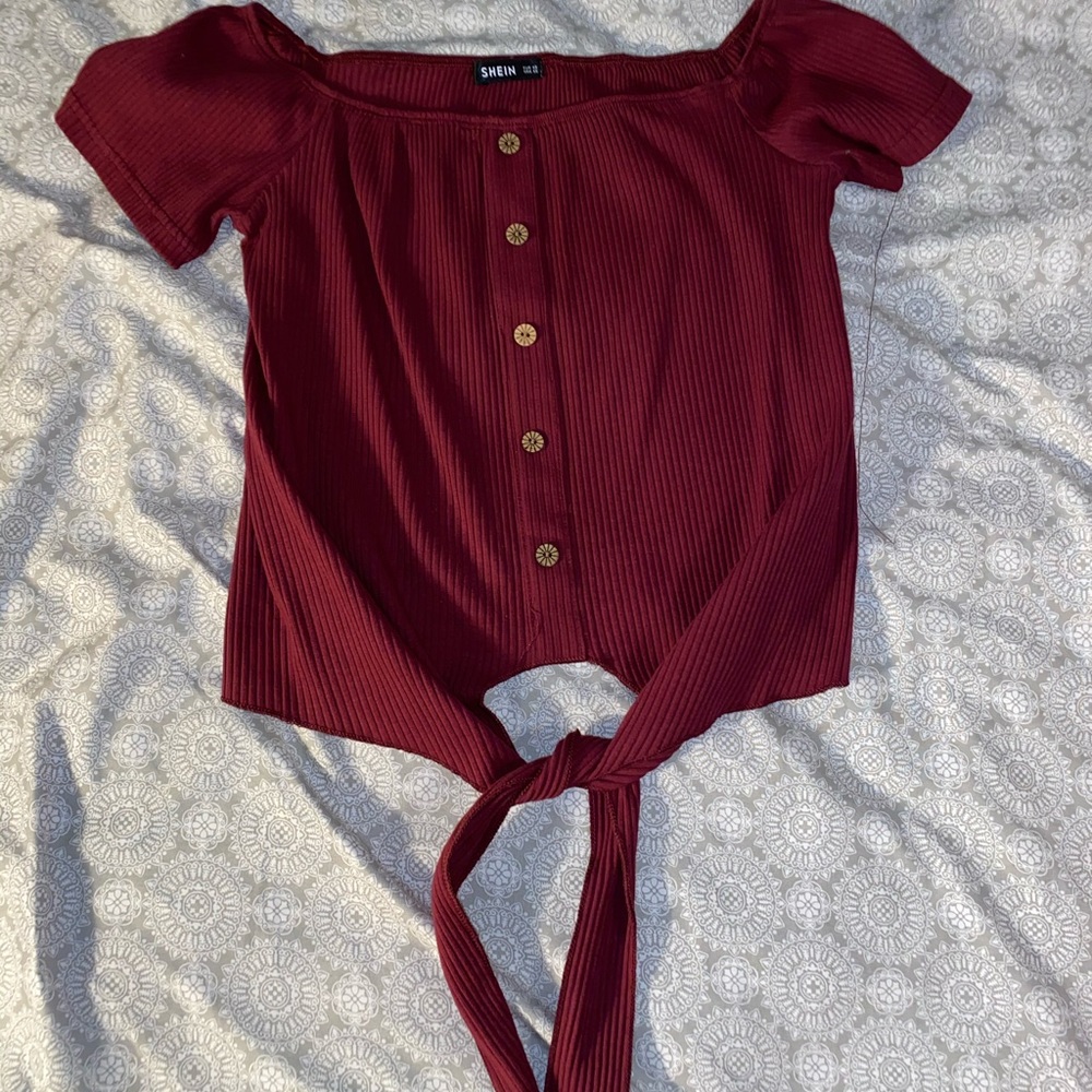 Cute bottom down shirt